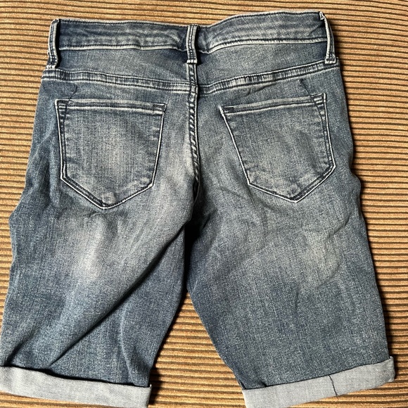 Women’s Denim Mid Rise Jean Shorts - Picture 2 of 2